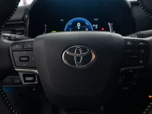 Used 2025 Toyota Camry SE FWD image 12