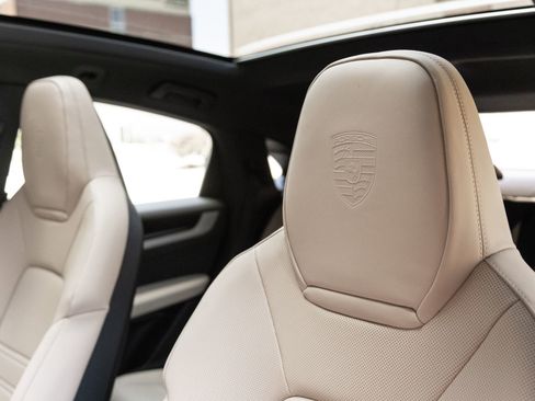 New 2026 Porsche Cayenne Coupe AWD/4WD image 24