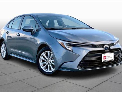 Certified 2025 Toyota Corolla LE w/ LE Premium Package image 3