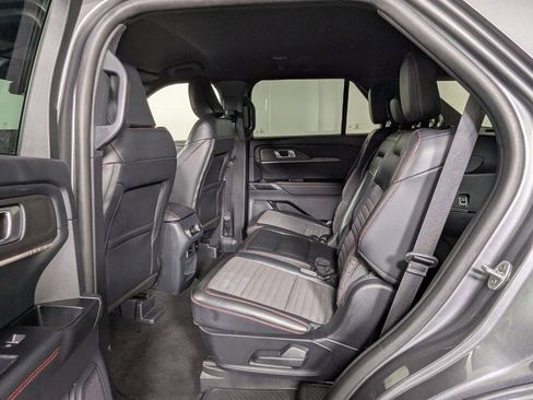 Used 2025 Ford Explorer ST-Line w/ ST-Line Street Pack image 23