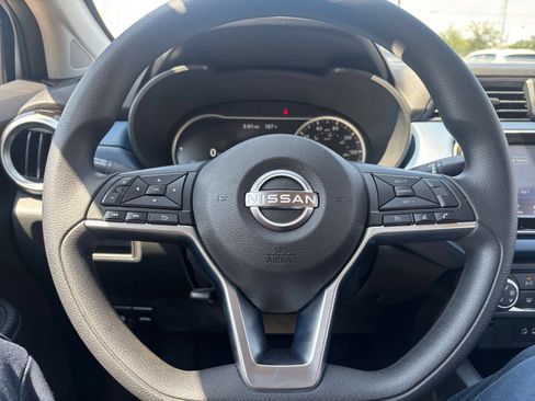 Used 2025 Nissan Versa SV FWD image 21