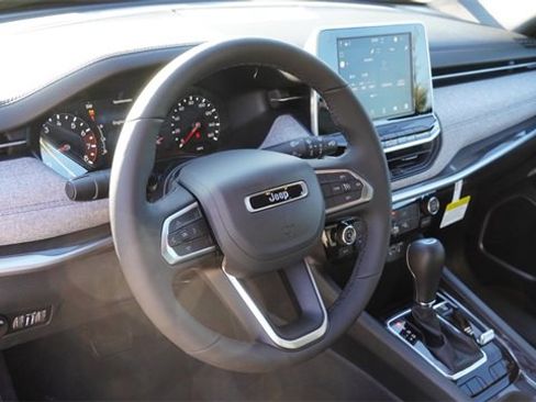 New 2026 Jeep Compass Latitude image 19