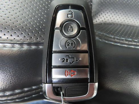 Used 2025 Ford F250 Platinum w/ FX4 Off-Road Package image 76