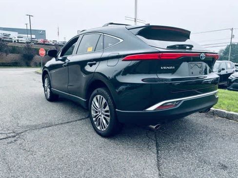Used 2022 Toyota Venza XLE AWD/4WD image 6