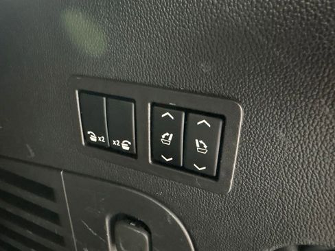 Used 2018 Chevrolet Tahoe LT w/ Luxury Package RWD image 29