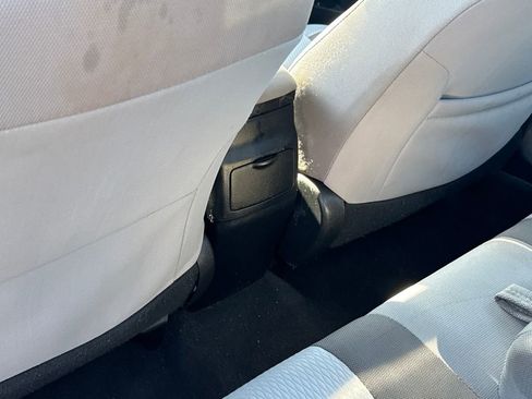 Used 2017 Toyota Corolla LE image 31