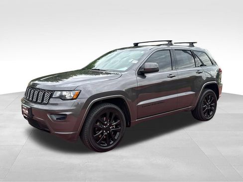 Used 2018 Jeep Grand Cherokee Altitude AWD/4WD image 4