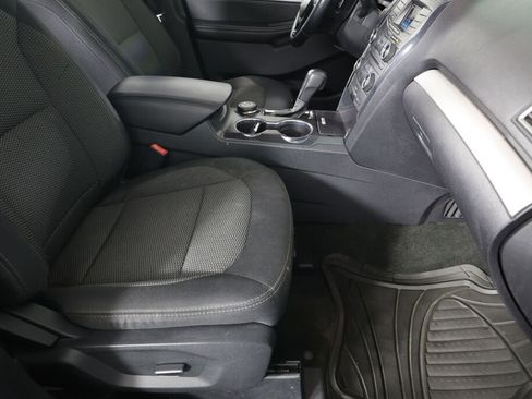 Used 2017 Ford Explorer XLT image 26