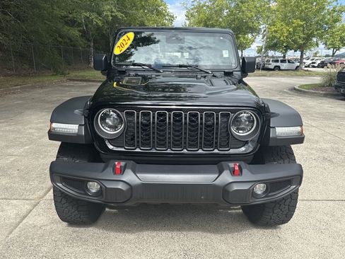 Used 2024 Jeep Gladiator Rubicon image 2