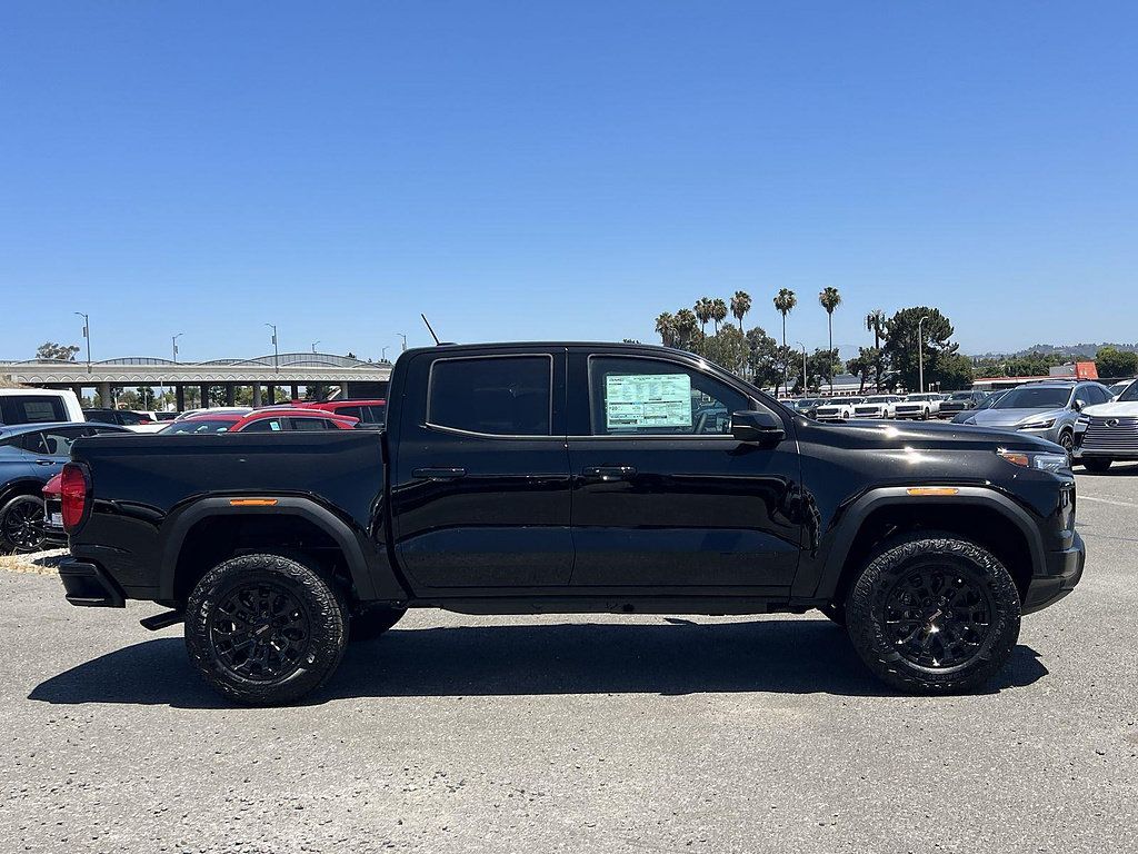 New 2026 GMC Canyon Elevation w/ LPO, Black Badging Package RWD image 2