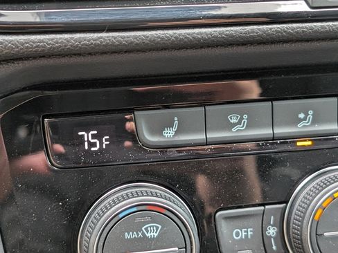 Used 2024 Volkswagen Taos SE image 31