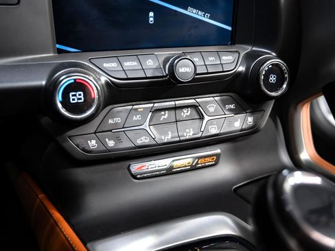 Used 2015 Chevrolet Corvette Z06 w/ 3LZ Preferred Equipment Group image 27