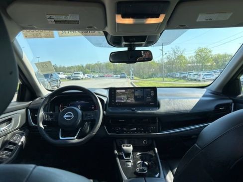 Used 2024 Nissan Rogue SL image 5