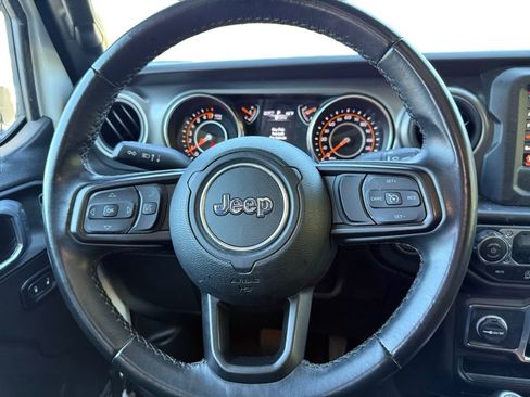 Used 2022 Jeep Gladiator Willys image 12