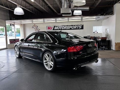 Used 2014 Audi S8 image 6