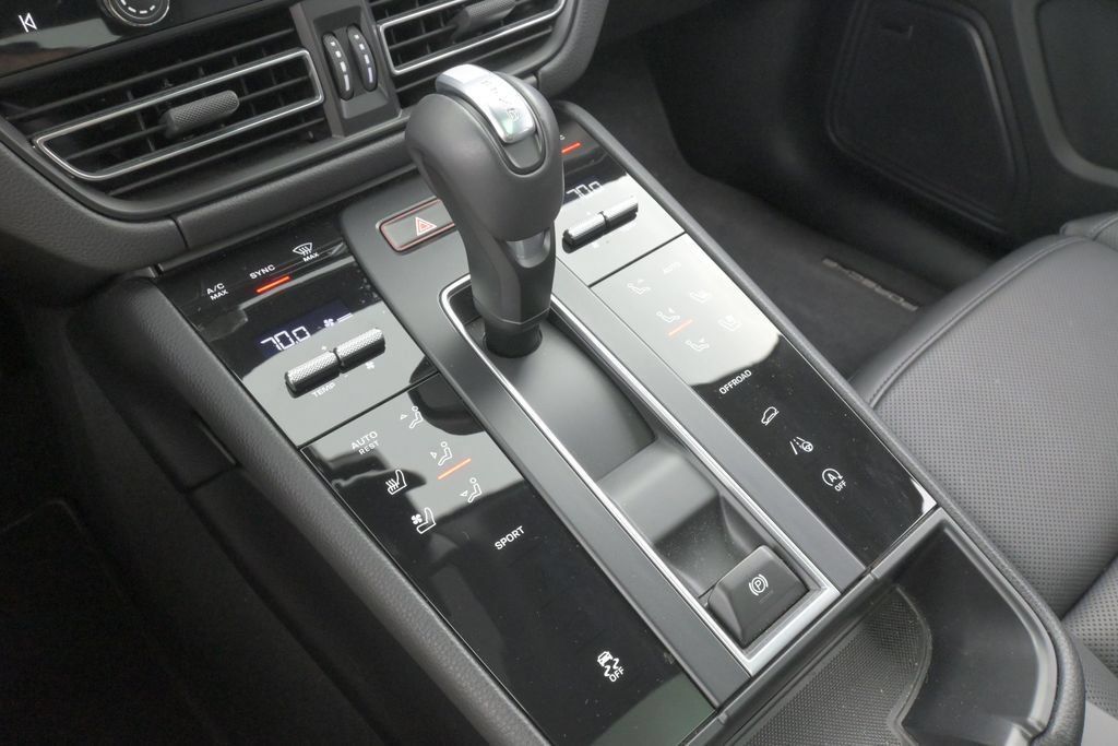 Certified 2026 Porsche Macan AWD/4WD image 21