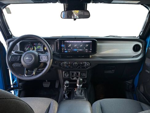 Used 2024 Jeep Wrangler Unlimited w/ Convenience Group AWD/4WD image 10
