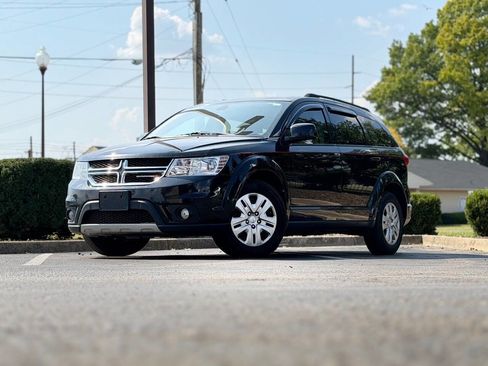 Used 2019 Dodge Journey SE image 2