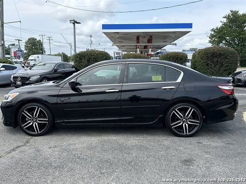 Used 2017 Honda Accord Sport image 8