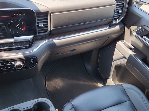 Used 2025 GMC Sierra 1500 SLT AWD/4WD image 6