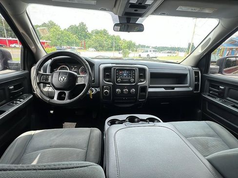 Used 2017 RAM 1500 Express RWD image 11
