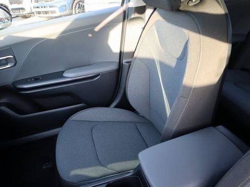 New 2025 Kia K4 LXS image 22