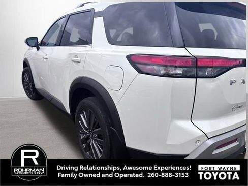 Used 2024 Nissan Pathfinder SL w/ SL Premium Package image 9