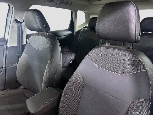 Certified 2025 Volkswagen Taos SE AWD/4WD image 18