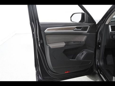 Certified 2022 Volkswagen Atlas SEL image 4