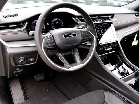 New 2025 Jeep Grand Cherokee L Laredo image 8