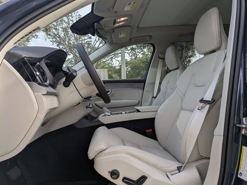 New 2026 Volvo XC90 T8 Ultra w/ Protection Package Premier AWD/4WD image 2
