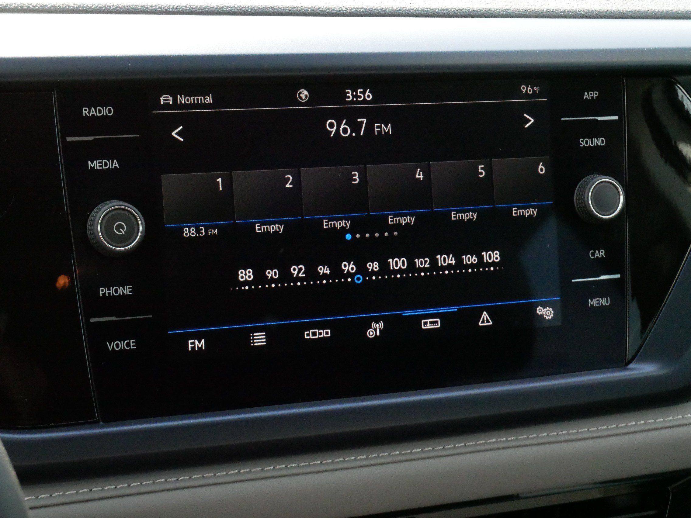 Certified 2024 Volkswagen Taos SE AWD/4WD image 22