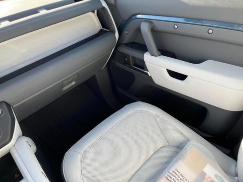 Used 2025 Land Rover Defender 110 X-Dynamic SE image 19