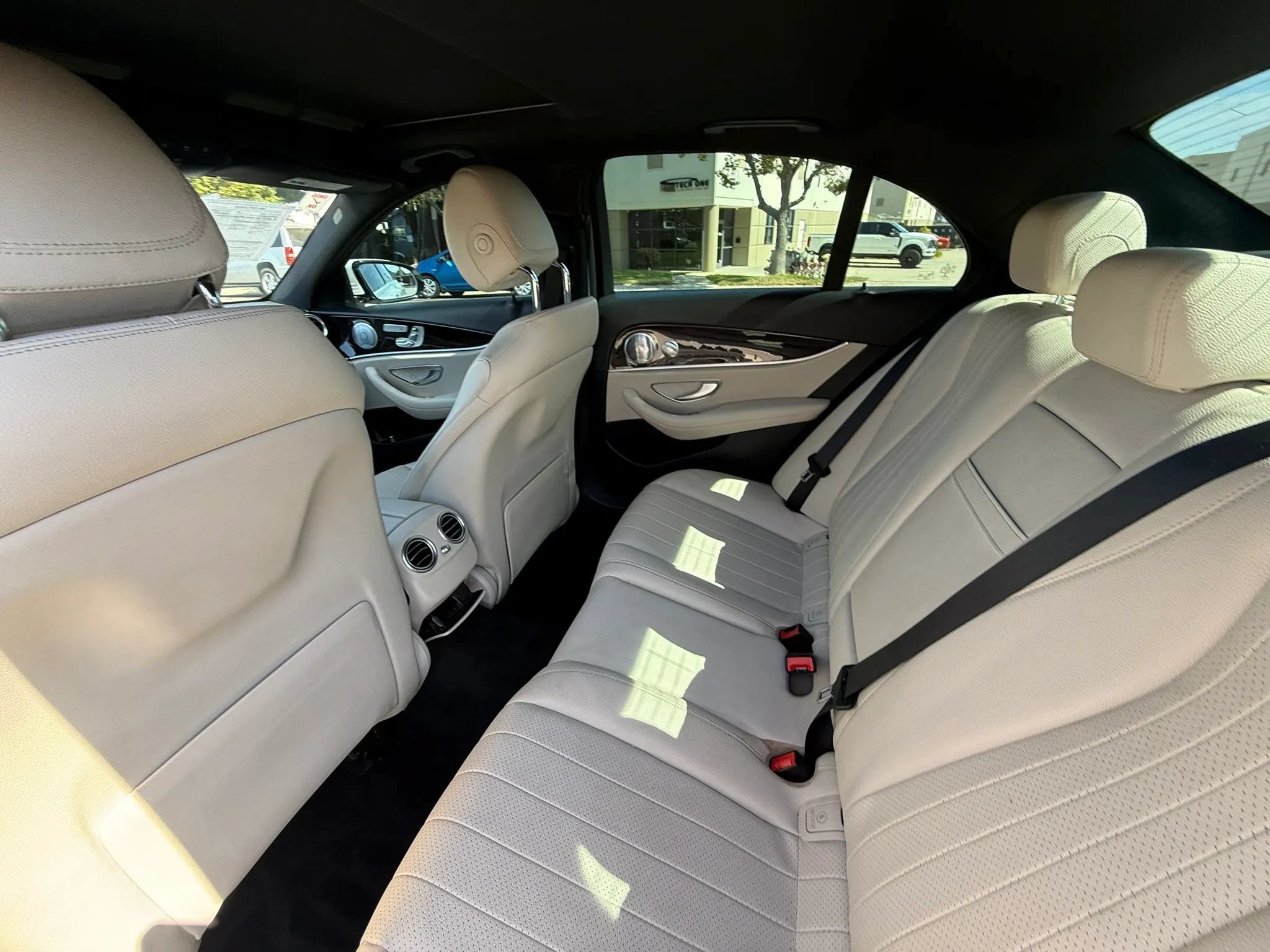 Used 2020 Mercedes-Benz E 350 Sedan image 16