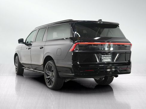 Used 2025 Lincoln Navigator L Reserve w/ Jet Appearance Package AWD/4WD image 3