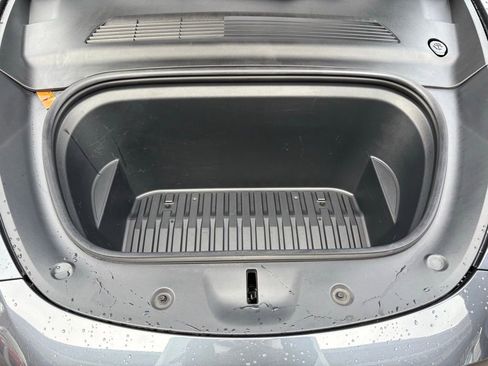 Used 2021 Tesla Model Y Long Range image 25