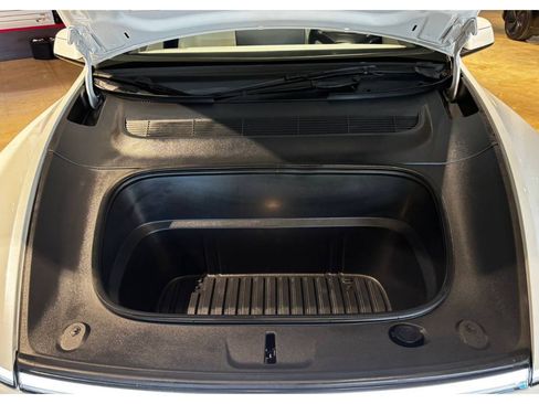 Used 2026 Tesla Model Y Long Range image 3