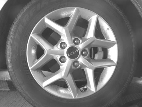Used 2025 Kia Soul LX w/ LX Technology Package FWD image 20