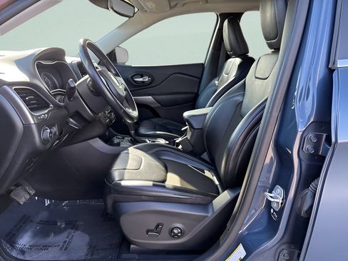 Used 2021 Jeep Cherokee Latitude Plus w/ Mopar Interior Package AWD/4WD image 13