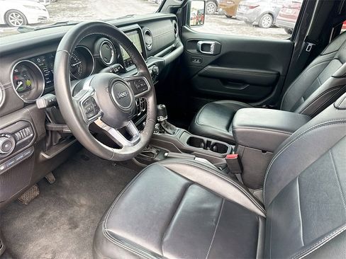 Used 2022 Jeep Wrangler Unlimited Sahara image 25