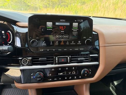 Used 2023 Nissan Pathfinder Platinum image 29