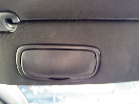 Used 2025 Chrysler Pacifica Select image 25