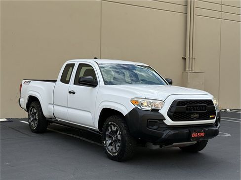 Used 2018 Toyota Tacoma SR RWD image 2