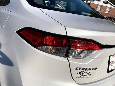 Certified 2025 Toyota Corolla LE image 27