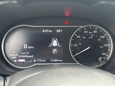 Used 2025 Nissan Versa SV FWD image 37