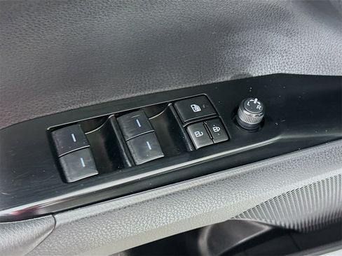 Used 2025 Toyota Camry SE image 18