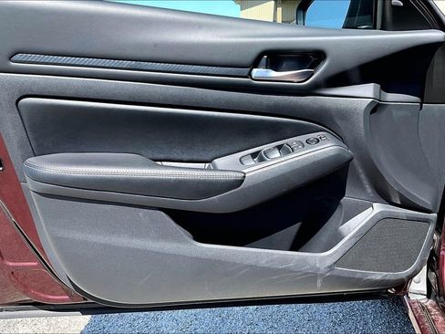 Used 2025 Nissan Altima 2.5 SV image 21