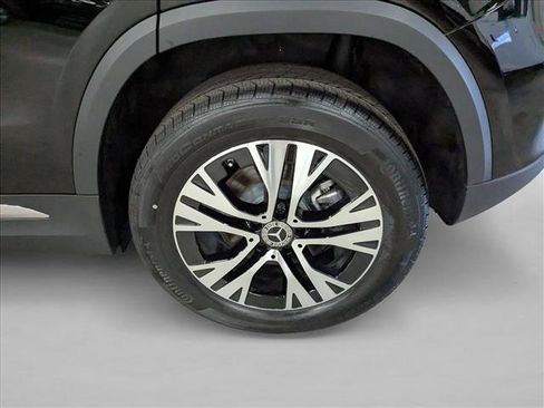 Used 2025 Mercedes-Benz GLA 250 image 9