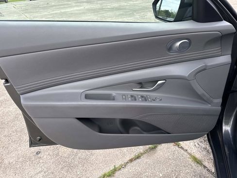 Used 2025 Hyundai Elantra SEL image 36