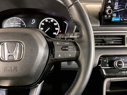 Used 2025 Honda Pilot Touring image 19